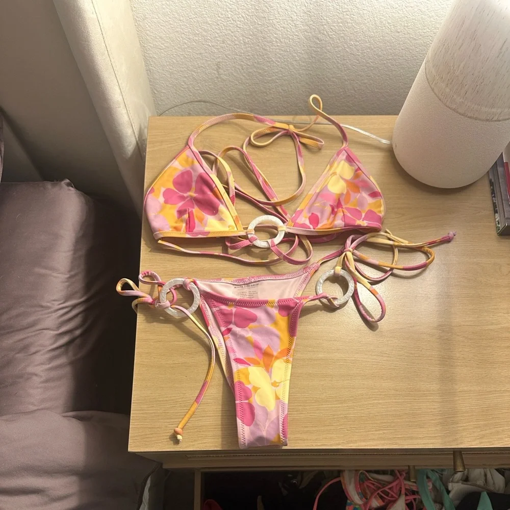 White fox bikini - Picture 1 of 3